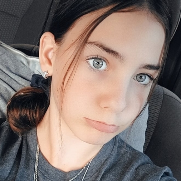 Meet your Posher, Kenzie - Picture 1 of 1